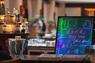 横版动作射击游戏《微光之镜》正式发售